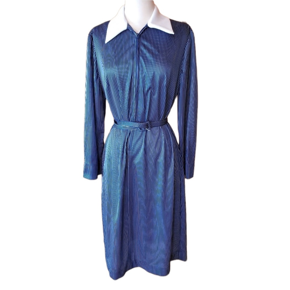 1970s Unlabeled‎ Blue & White Pinstripe Poly Dress